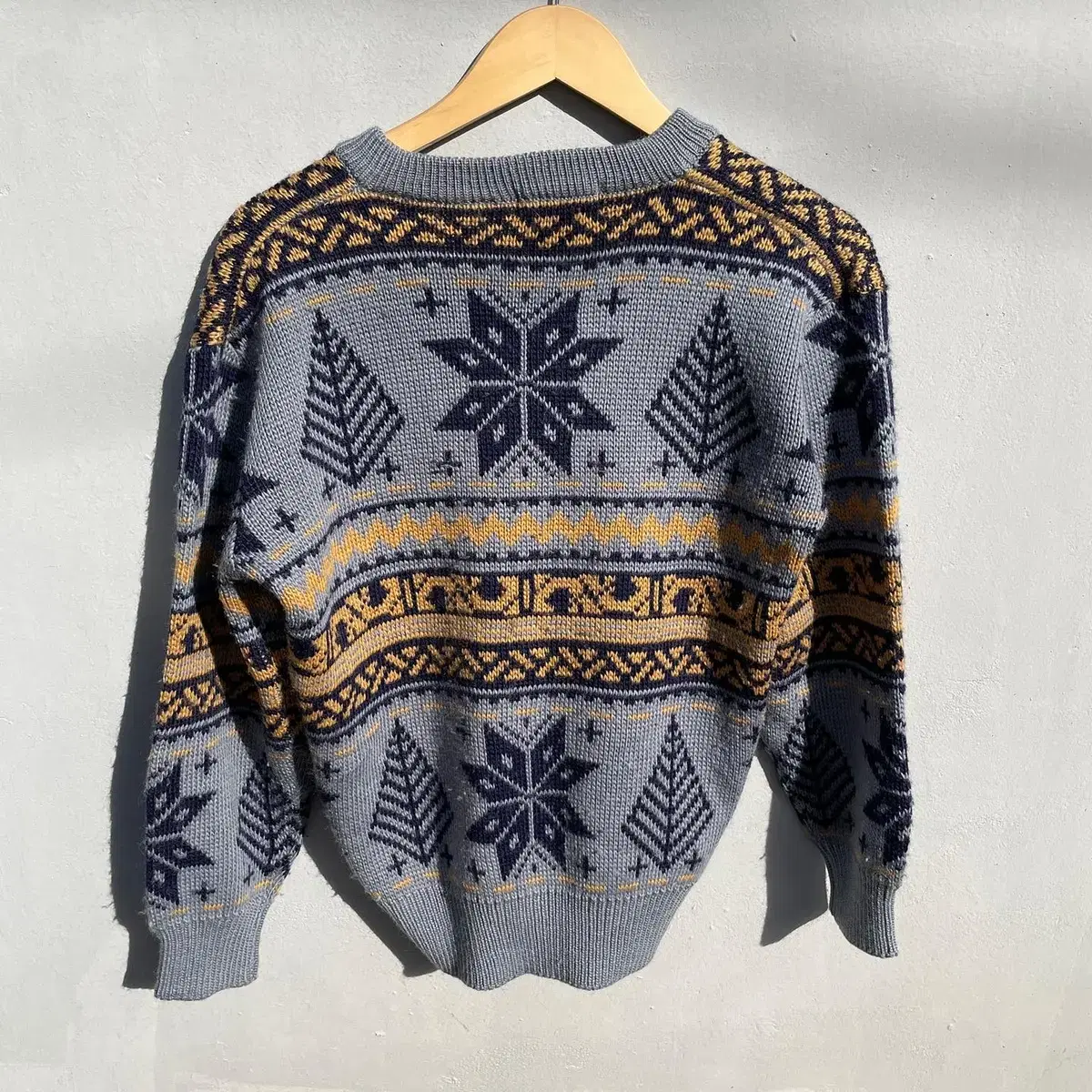 1990s Nordic Pattern V Neck Knit