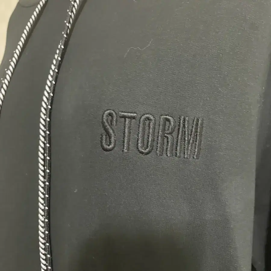 storm 후드티