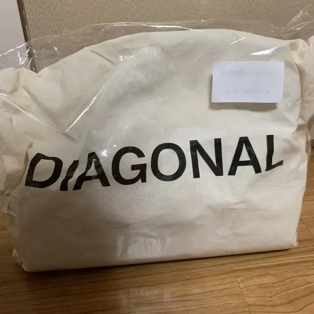 다이애그널 하트 핸들 백 diagonal heart handle bag