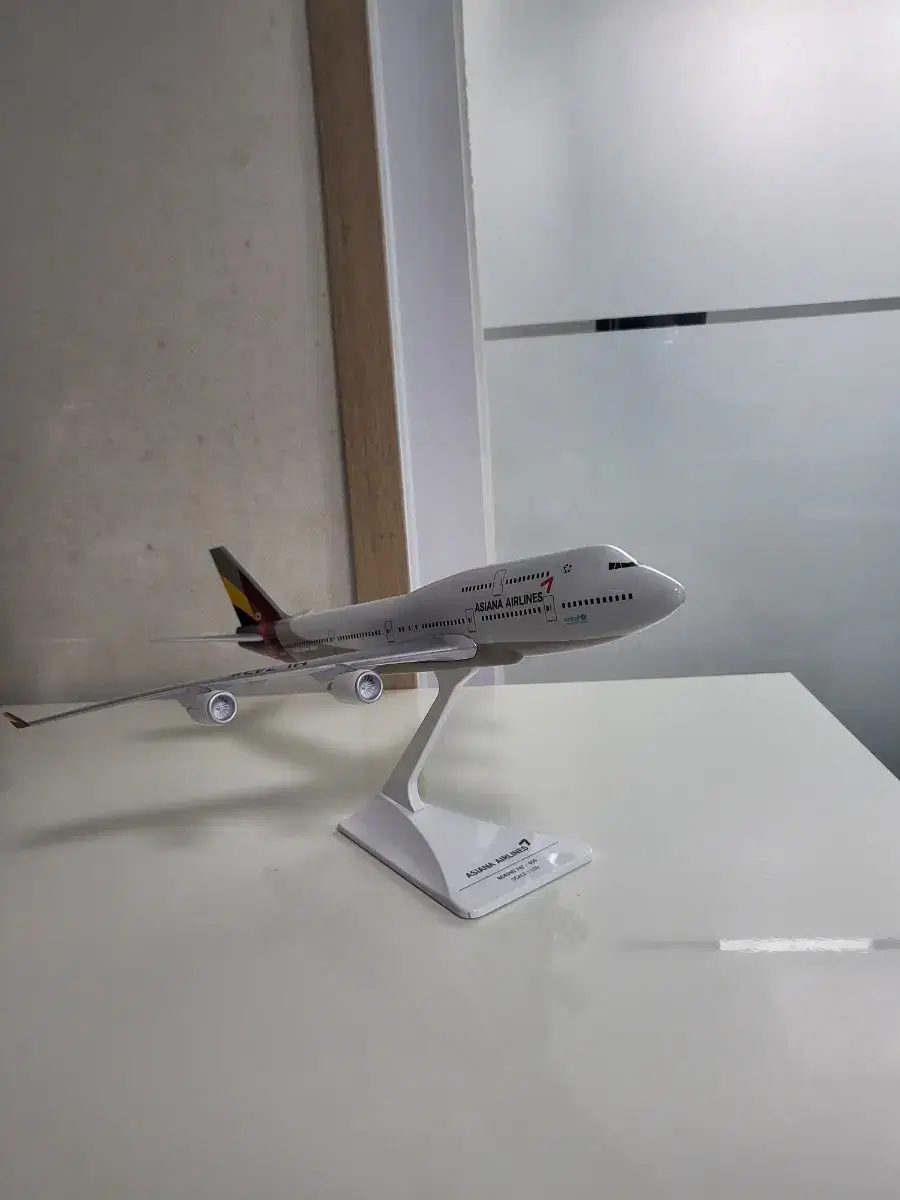 1:200 b747모형