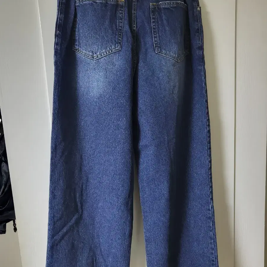 쓰리투에이티 Pleated Wide Jeans