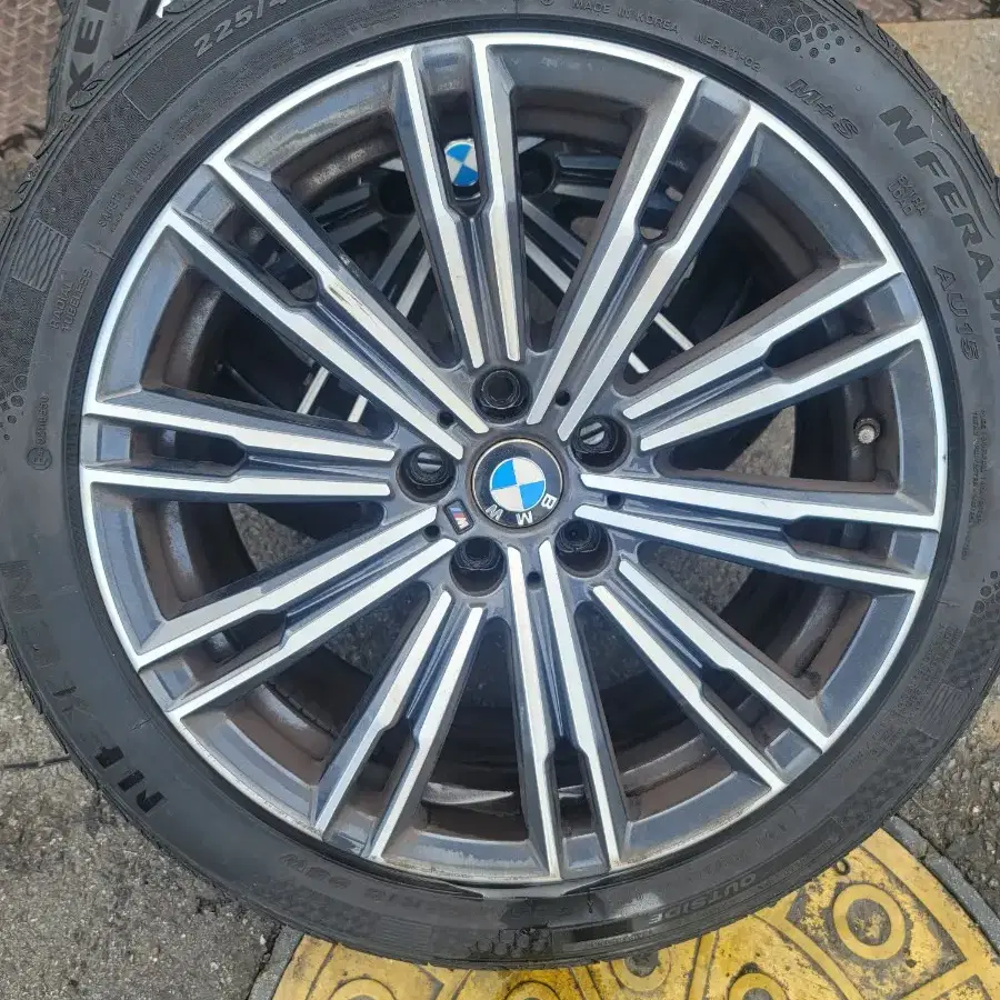 BMW320D M18인치 휠타이어