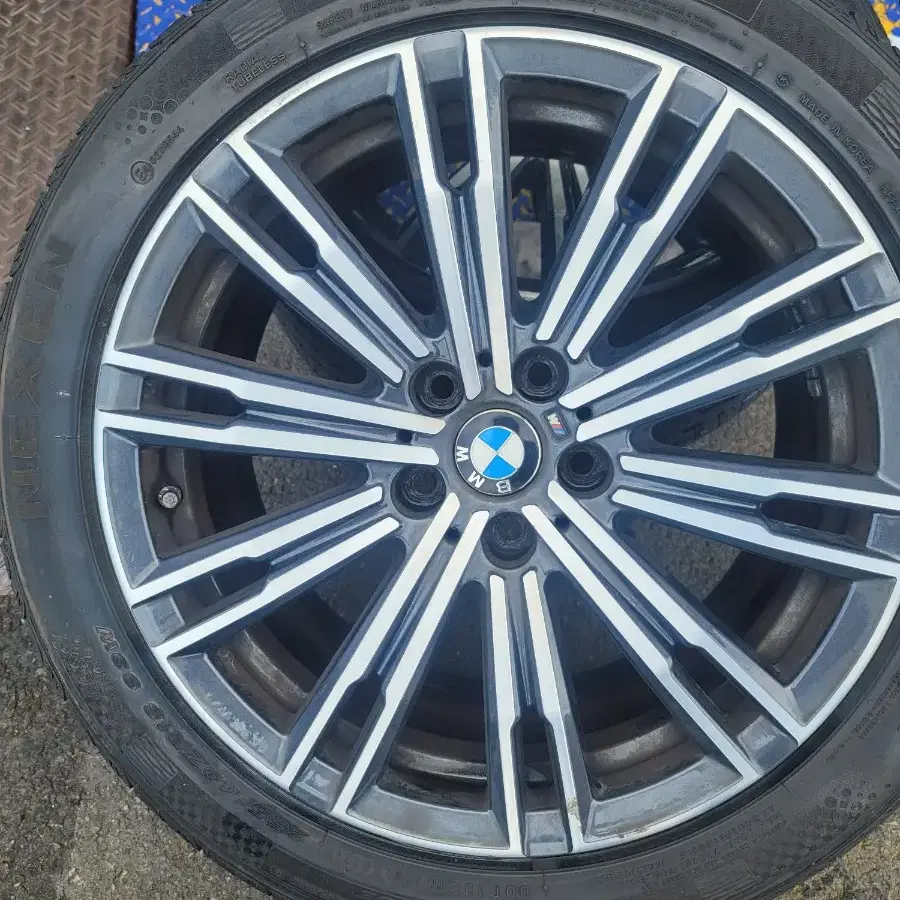 BMW320D M18인치 휠타이어