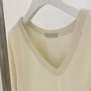 러브코드유 unbal neck top