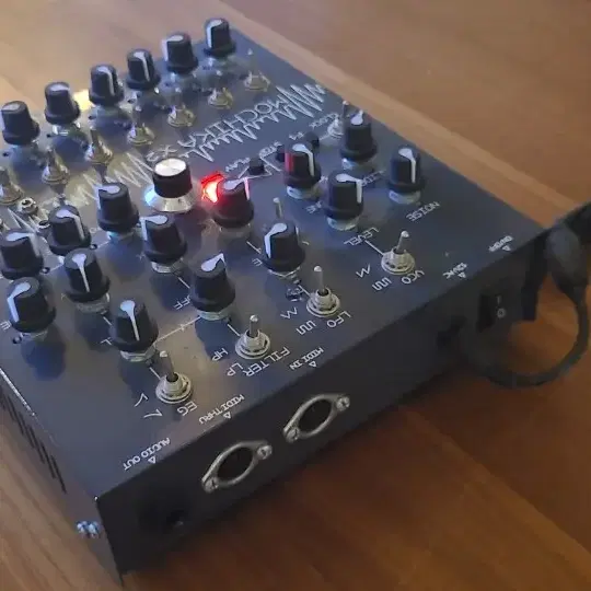 atomosynth mochika x2 신스 판매합니다.