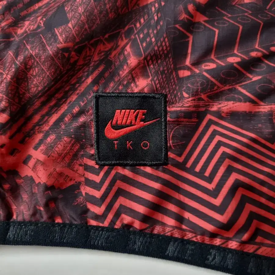 100나이키Nike Black and Red TKO Camo 바람막이자켓