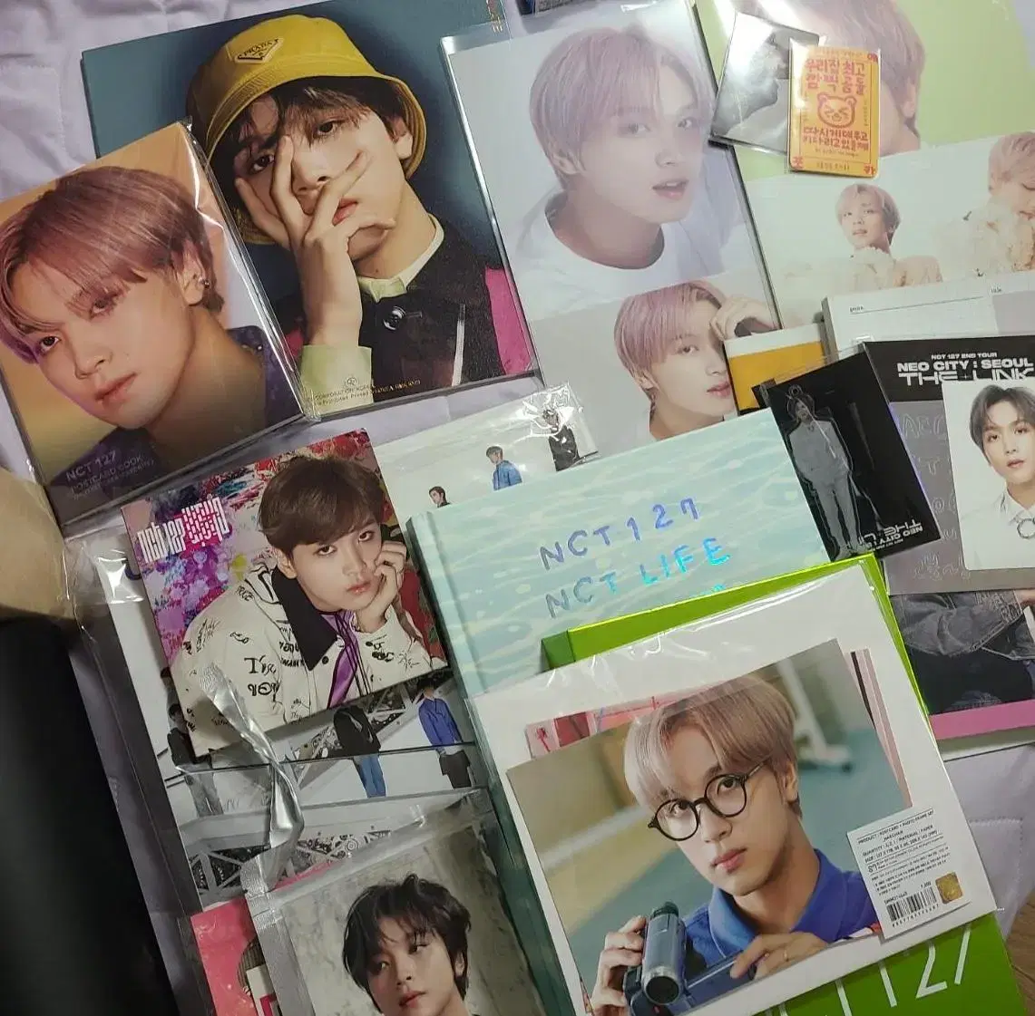 (Discounted until 25th)NCT haechan photocard album md postcard acrylic seasons greetings in bulk