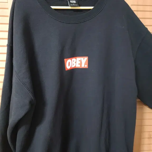 OBEY 기모맨투맨