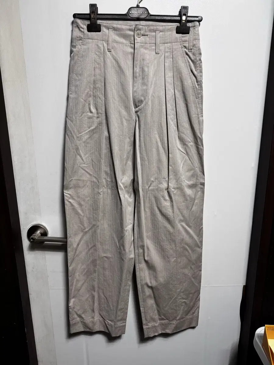 Selling a pair of Orari 22s Orari Washed Fins Herringbone Pants, size 3.