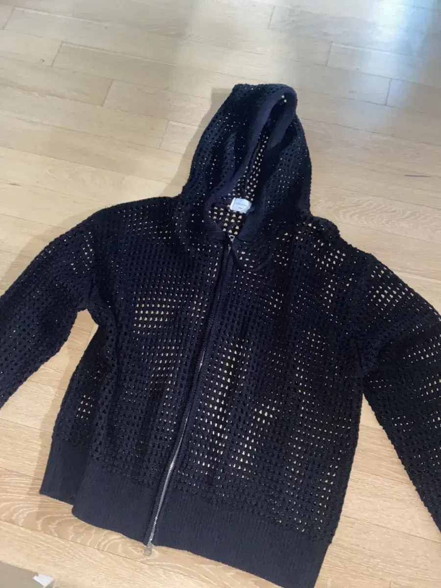 Waffle-punched mesh two-way hood with zip-up handwarmer Unisex outerwear