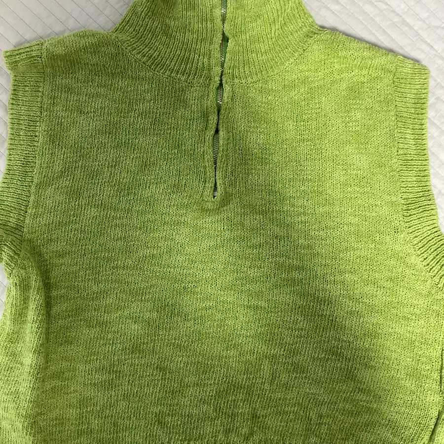 더오픈프로덕트 zip high neck knit vest green