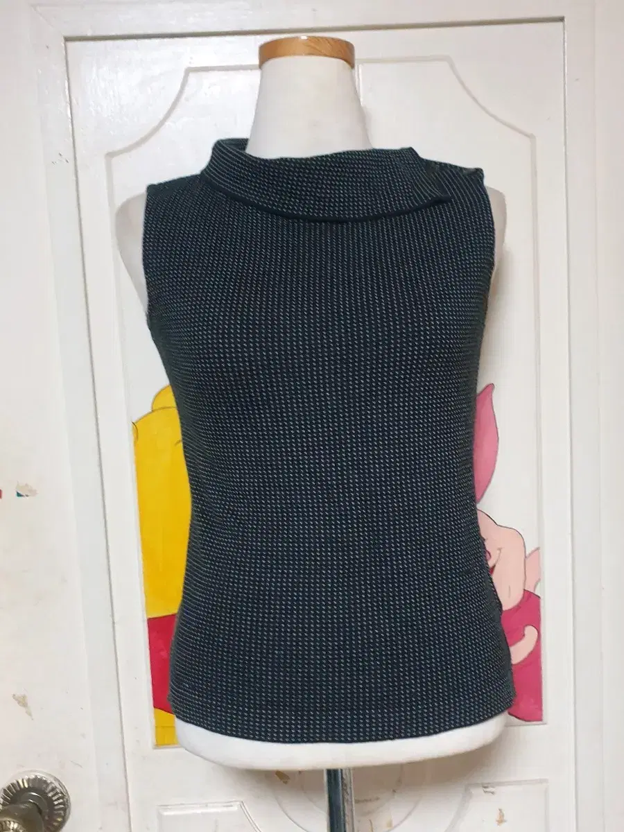 (55) Imported dot polar neck vest *price down*.