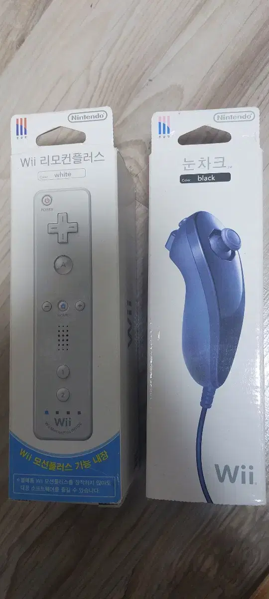 닌텐도 Wii. 거치대.  실리콘커버 . Av케이블 전원아답터