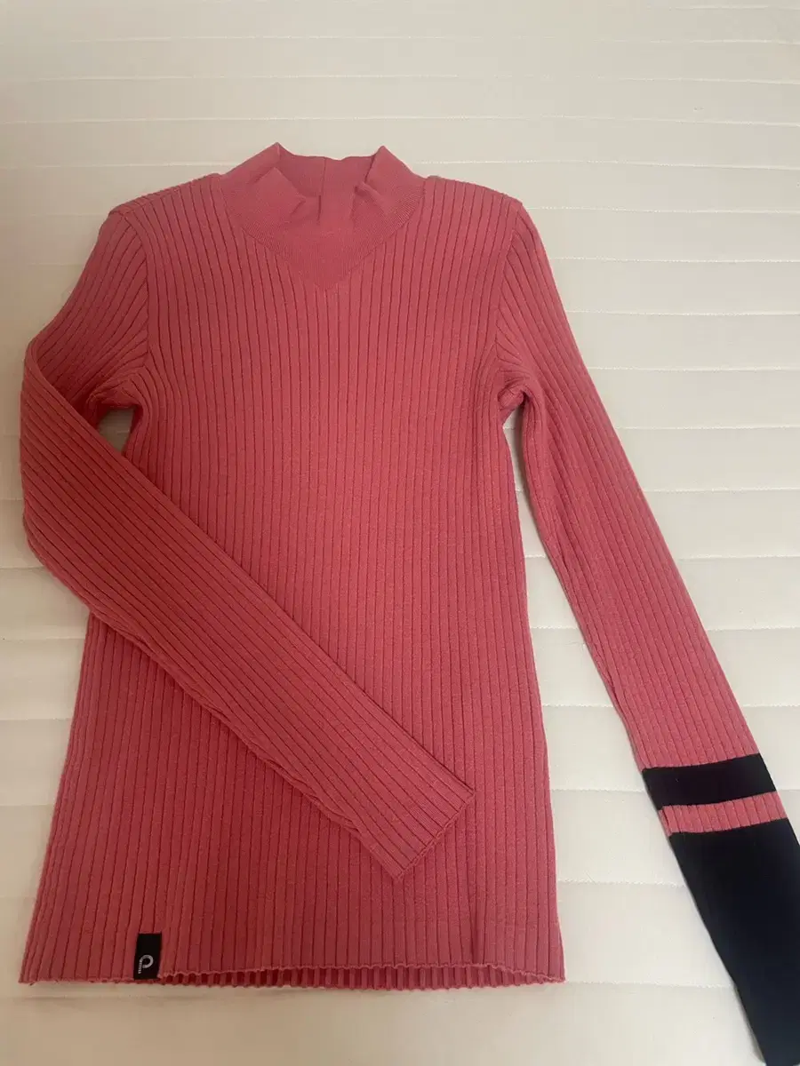 High-neck ribbed knit