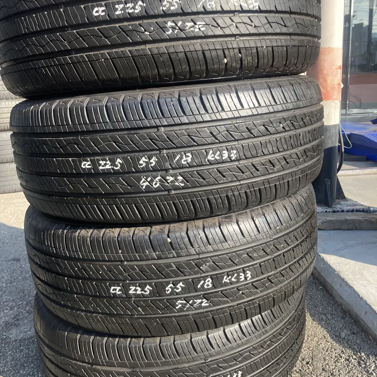 225/55R 18 중고 타이어 1대분 판매 합니다