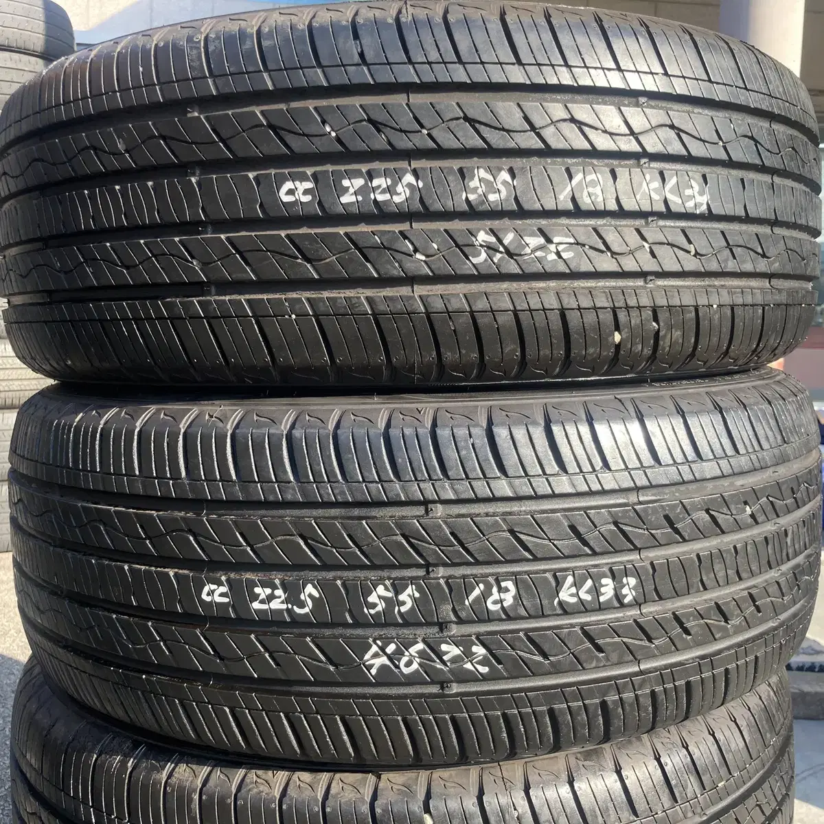 225/55R 18 중고 타이어 1대분 판매 합니다