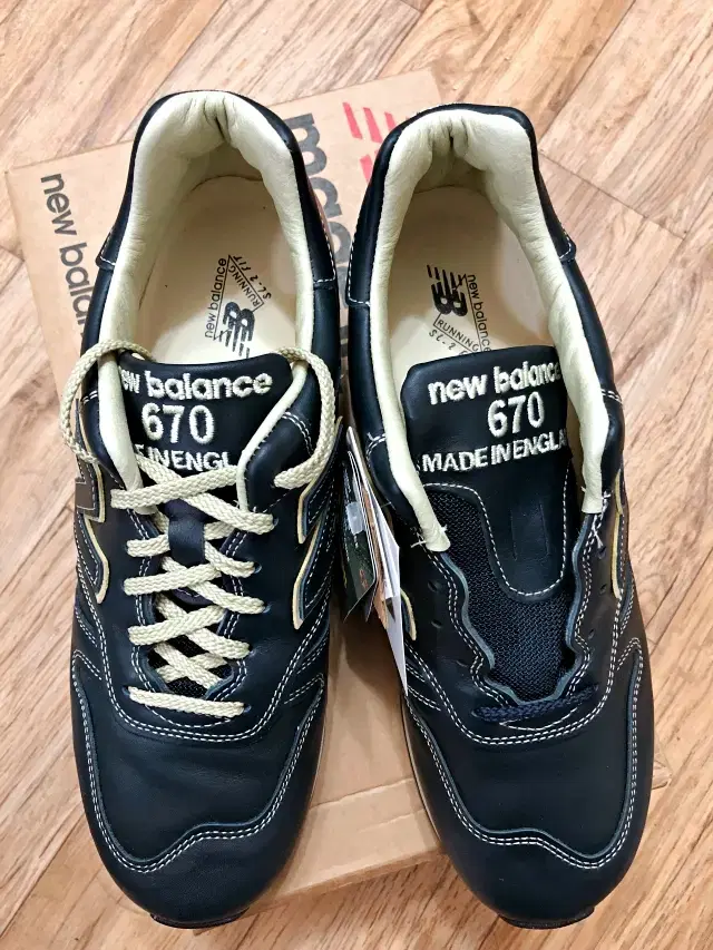 뉴발란스 m670 nvy made in england 280사이즈