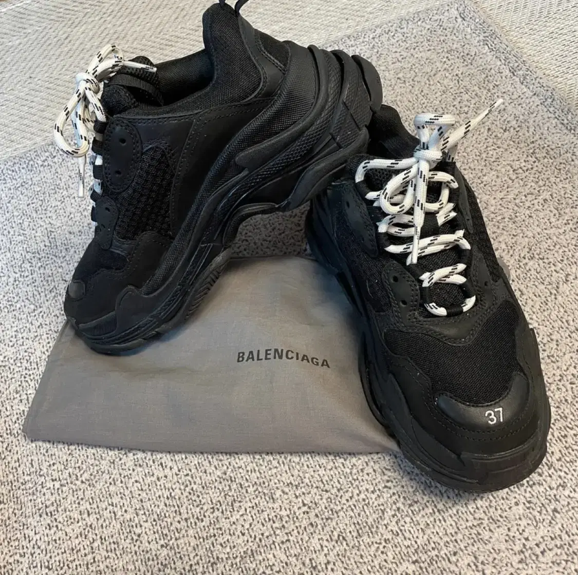 Balenciaga Triple S 37 All Black