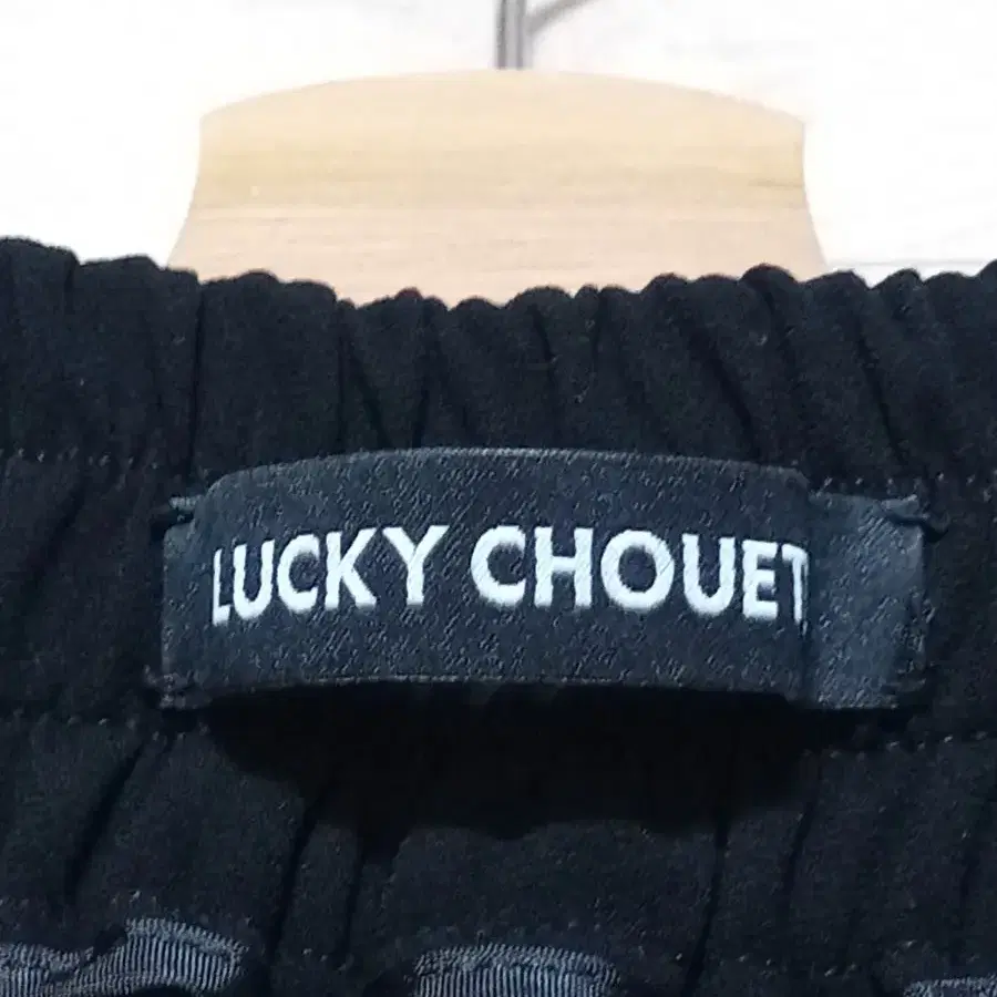 럭키슈에뜨 LUCKY CHOUETTE 드로우스트링 와이드 트임 팬츠