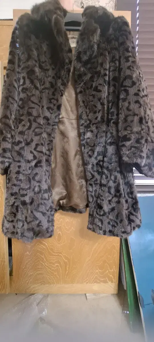 Natural mink coat in very good condition. Disposal price