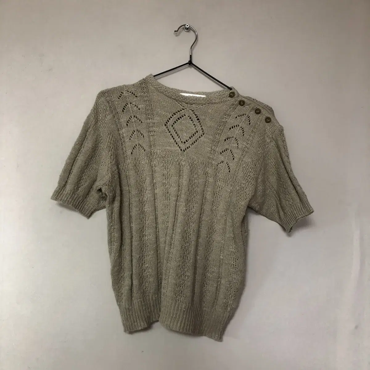 Vintage beige button knit