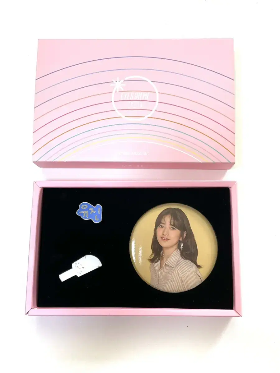 IZ*ONE ahn yujin Badge