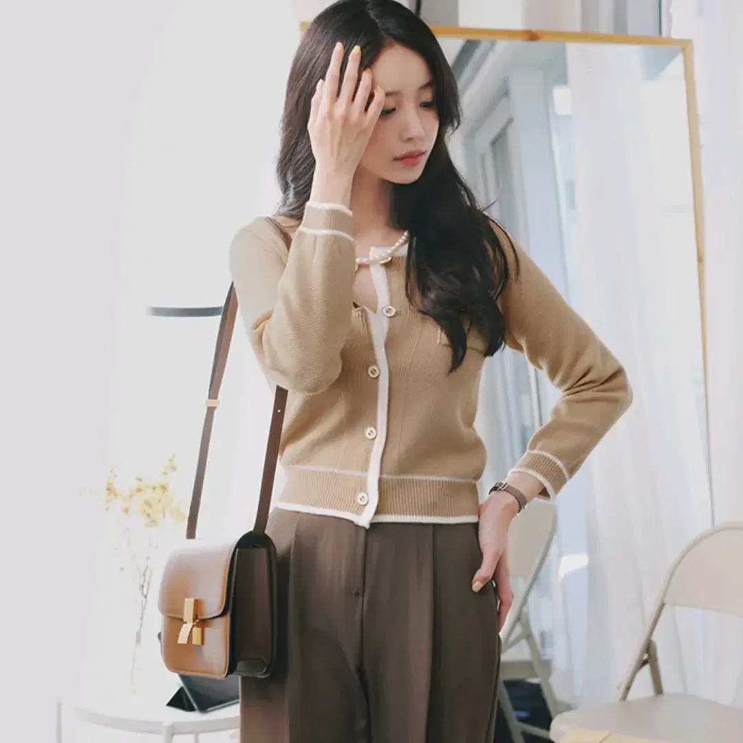 밀크코코아 : gold button color cardigan