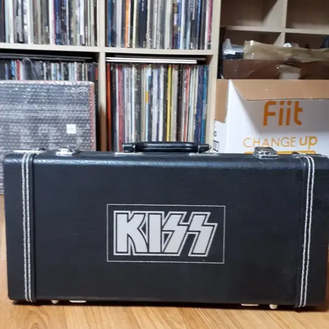 Kiss Collection  Guitar Box한정판