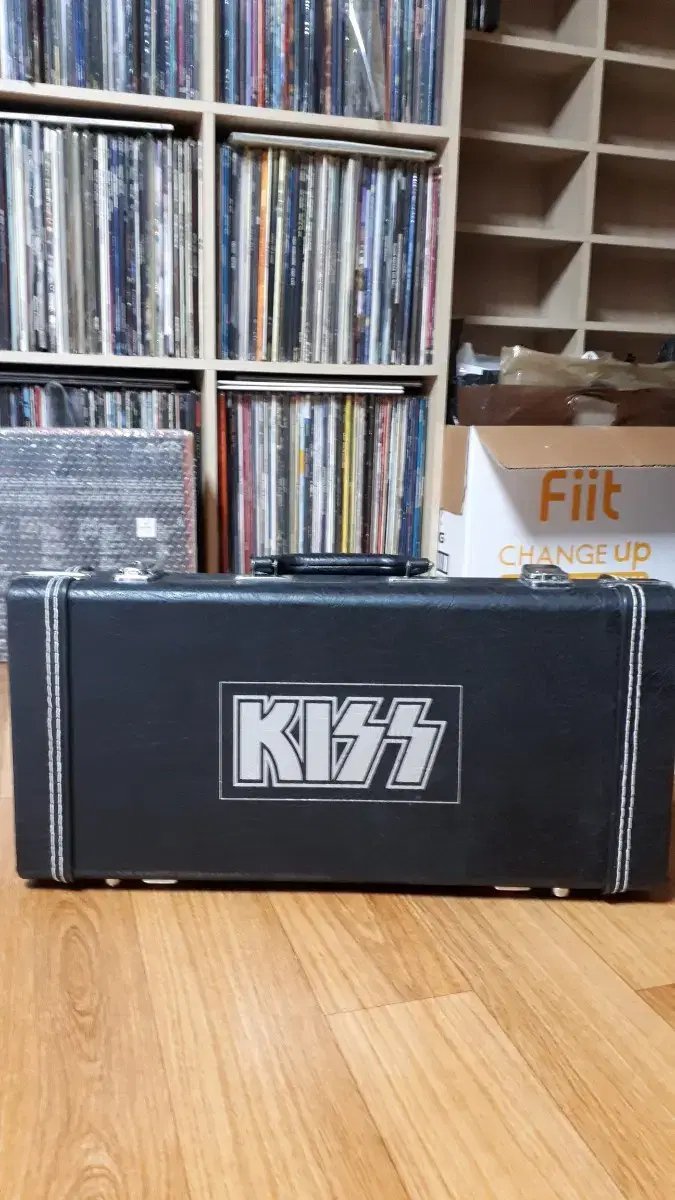 Kiss Collection  Guitar Box한정판