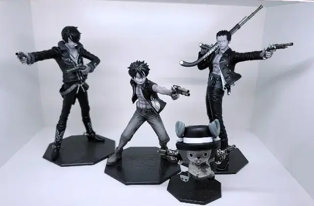 ONEPIECE Figures Flex DPCF 4 Musketeers Black & White Version Unsealed to sell