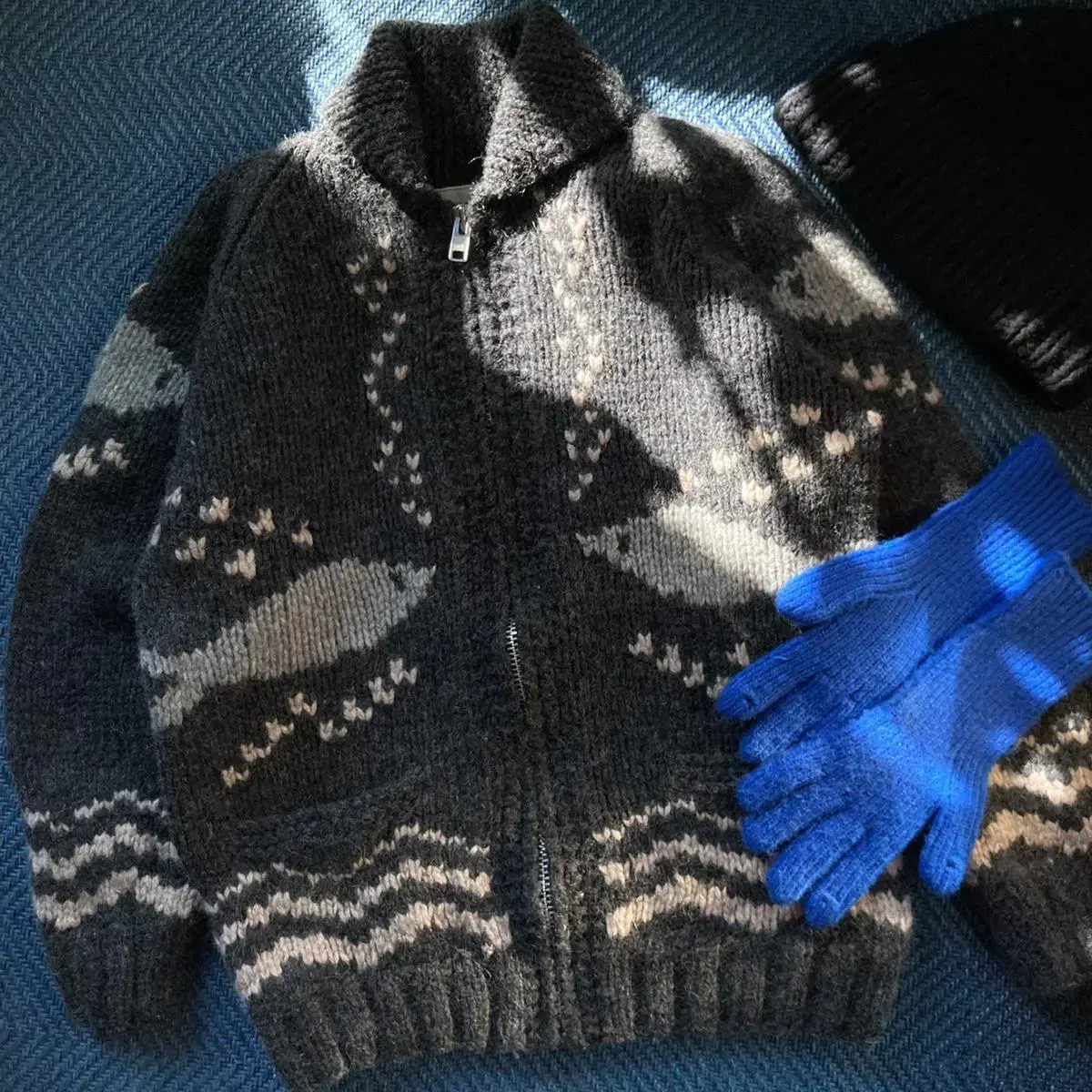 Handmade Wool Charcoal Fish Pattern Cowichan Sweater Knit Zip Up