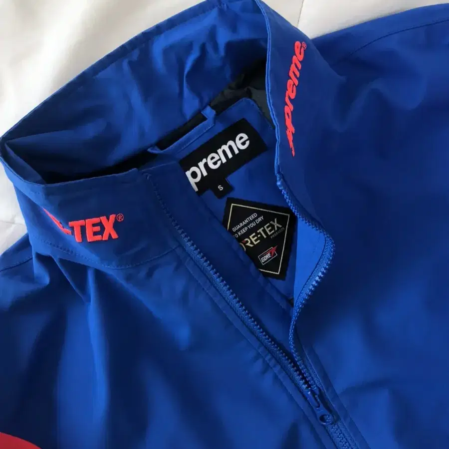 슈프림 SUPREME19SS GORE-TEX Jacket