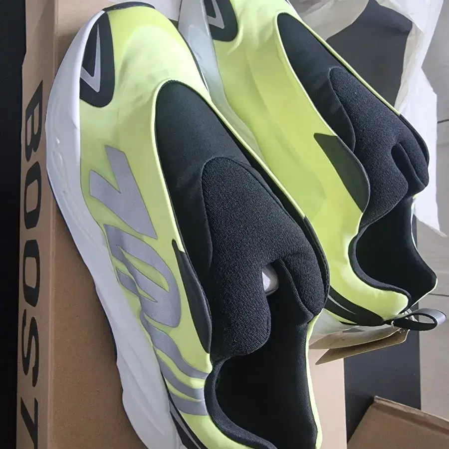 아디다스 이지700 yeezy boost 700