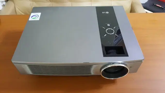 LG 4000안시 빔프로젝터입니다