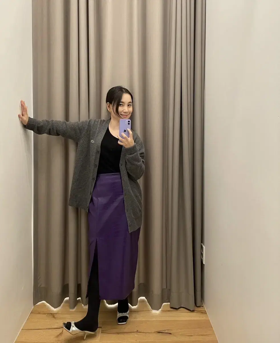 킴스어패럴 fake leather midi skirt