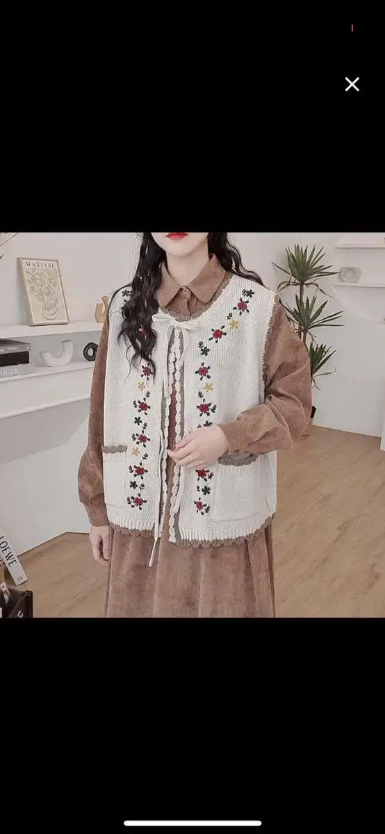 La Vie Twins Young Vintage Flower Embroidery Vest