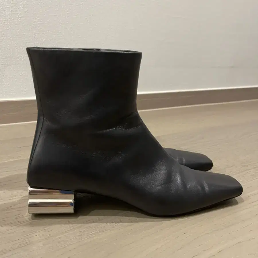 발렌시아가 BB-shaped Heel Ankle Boots