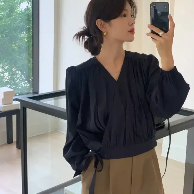 모겐트 자체제작 Brush wrap blouse 네이비