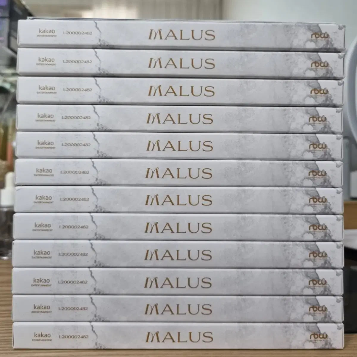 Oneus album Malus, Pygmalion