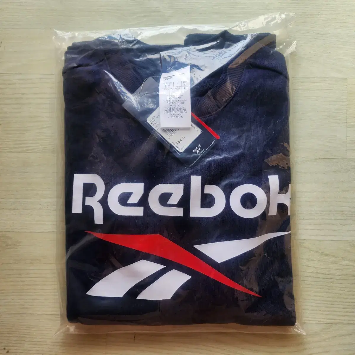 Reebok Man to Man Crew Neck Sweatshirt Size Large sealed New