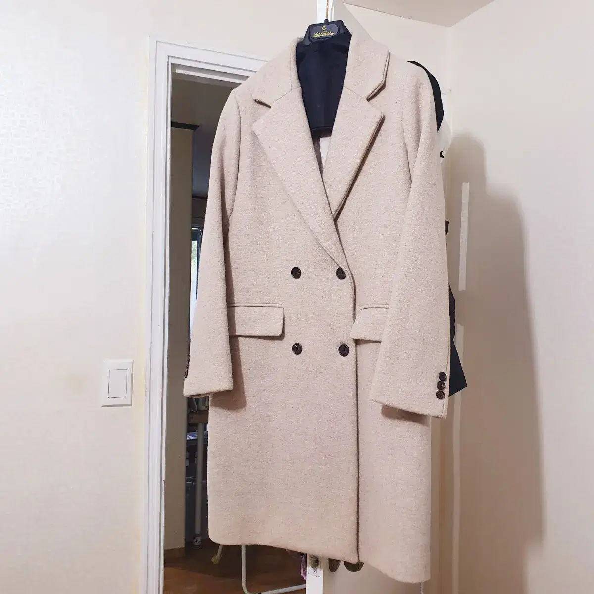 Loose-fitting long coats Jackets Over-fit jumpers Suits