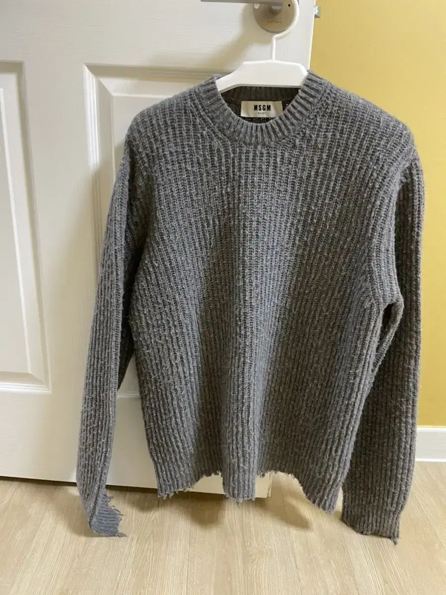 (105) MSGM Damage Gray Knit
