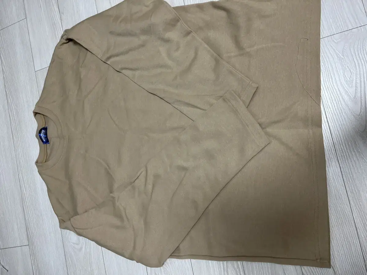 2 long sleeves (Bethesda Ivory, Bonded Beige)