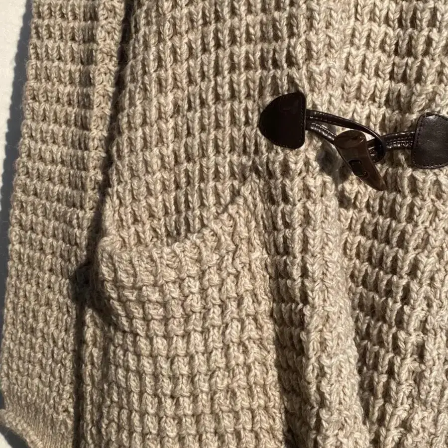 (woman) sweater cardigan