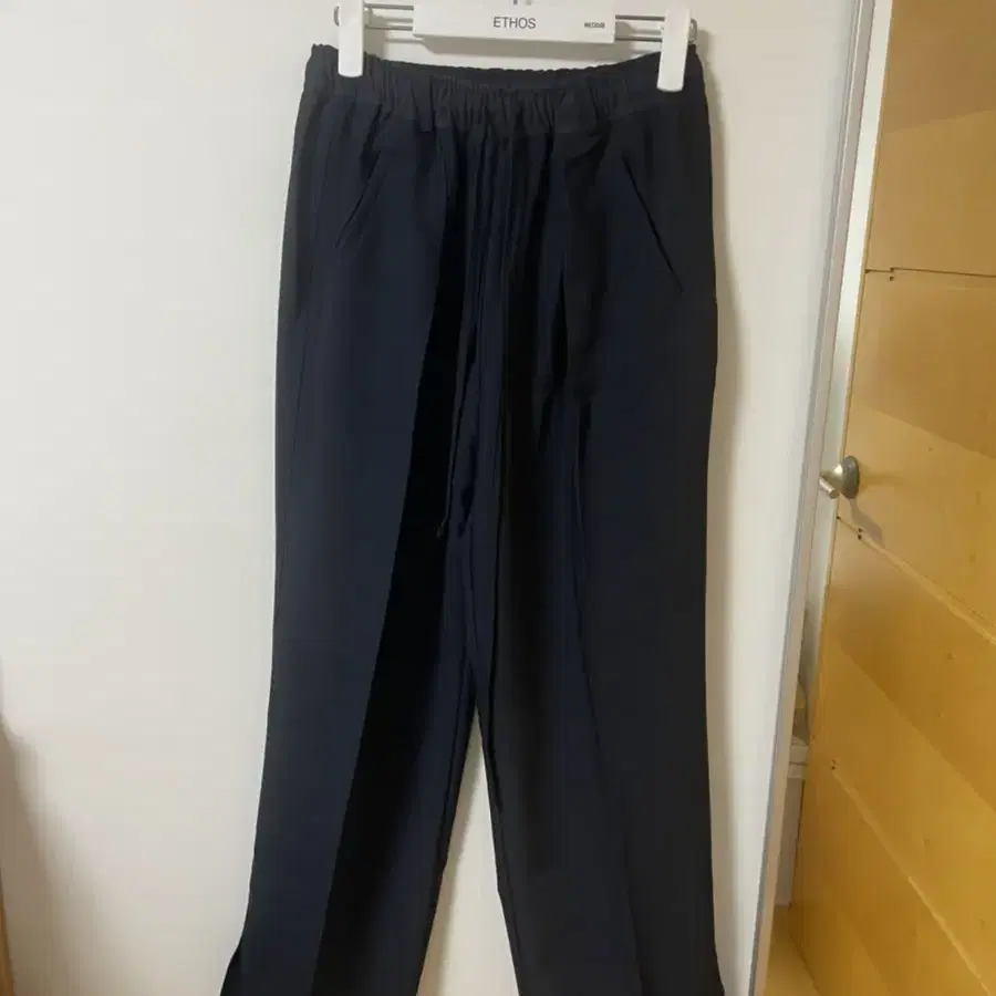 블랙만 가능 플라시드 Yvon trousers