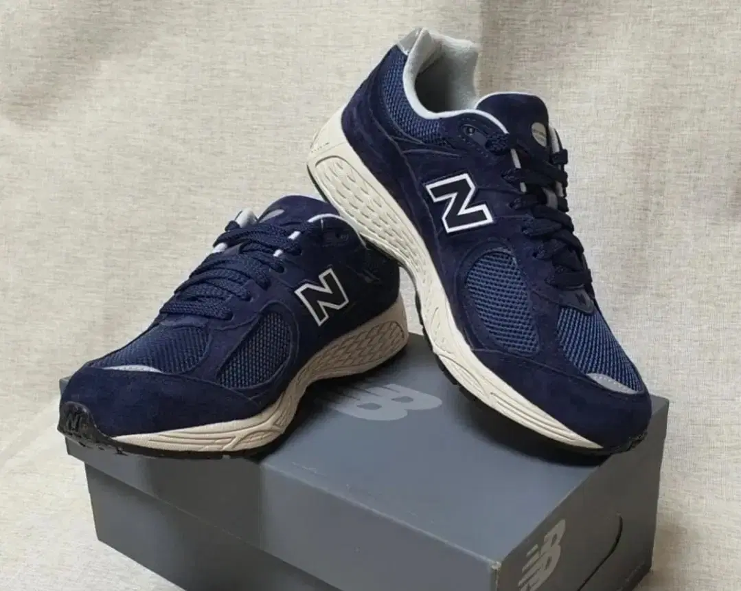 New Balance 2002R Navy 260 new