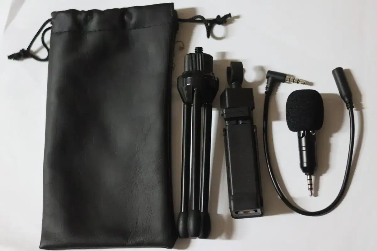 Microphone set with tripod for broadcasting/recording