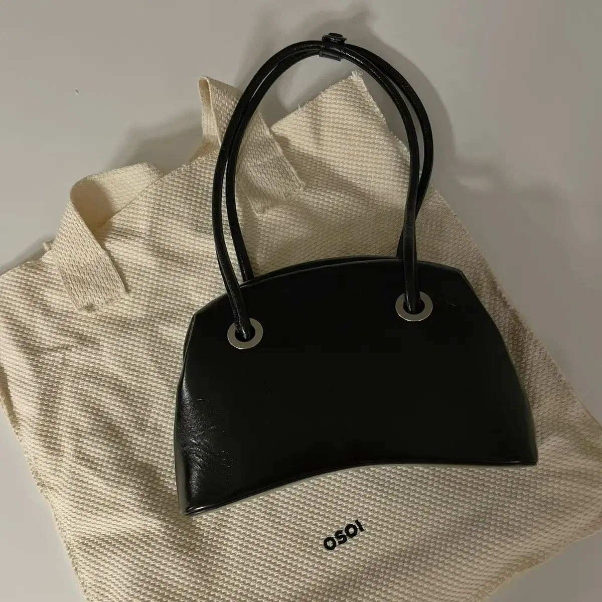 오소이 써클브로트백 Osoi circle brot bag (black)