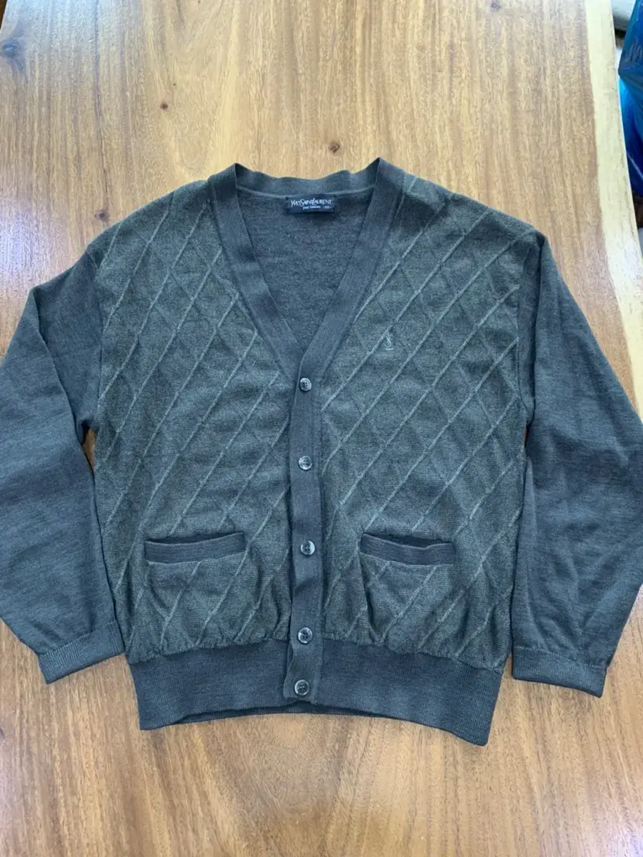 Yves Saint Laurent cardigan 100 arm tear