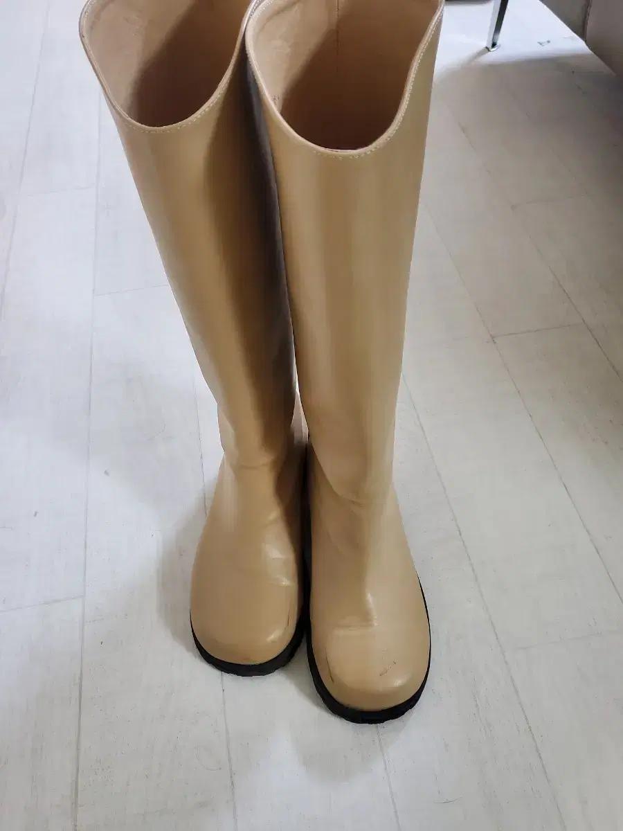 Long boots, beige, ivory